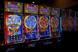 lv66 login ကာစီနို Live Baccarat Dealer အစစ်နှင့် Myanmar ကစားသူ ကစားနေသောမြင်ကွင်း